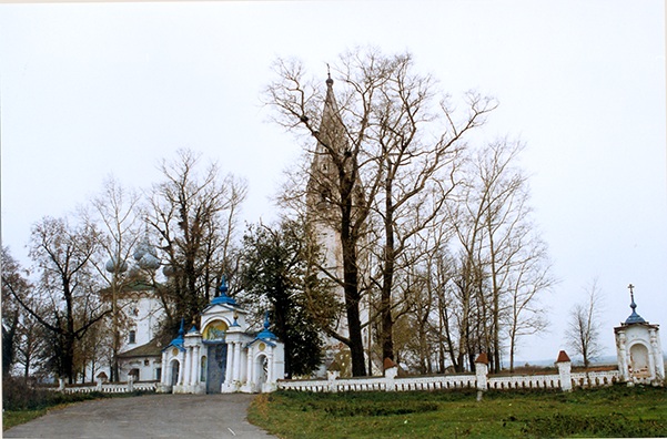 Храмовый комплекс села Большие Всегодичи Ковровского уезда, с храмом Успения Богоматери (1767 г.).